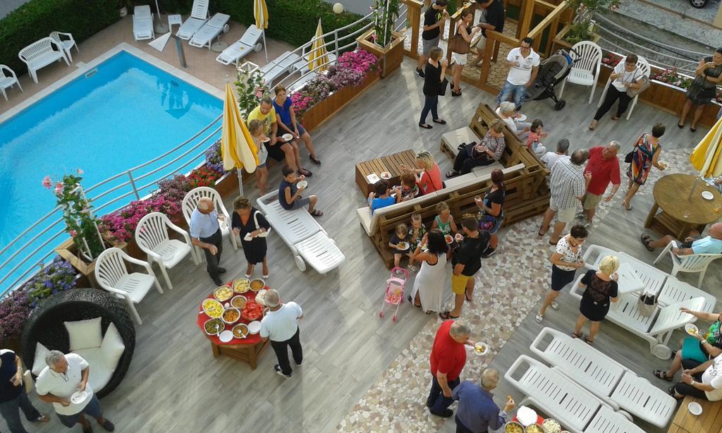 Hotel Gardenia Bellaria-Igea Marina Esterno foto